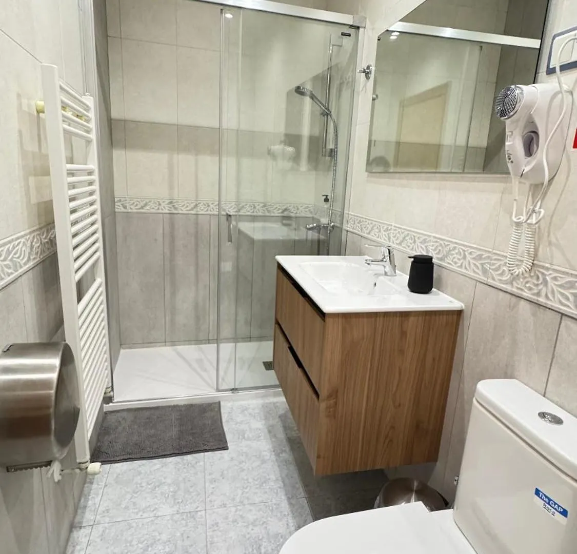 Hostal Madrazo Barcelona 2*,  Spain