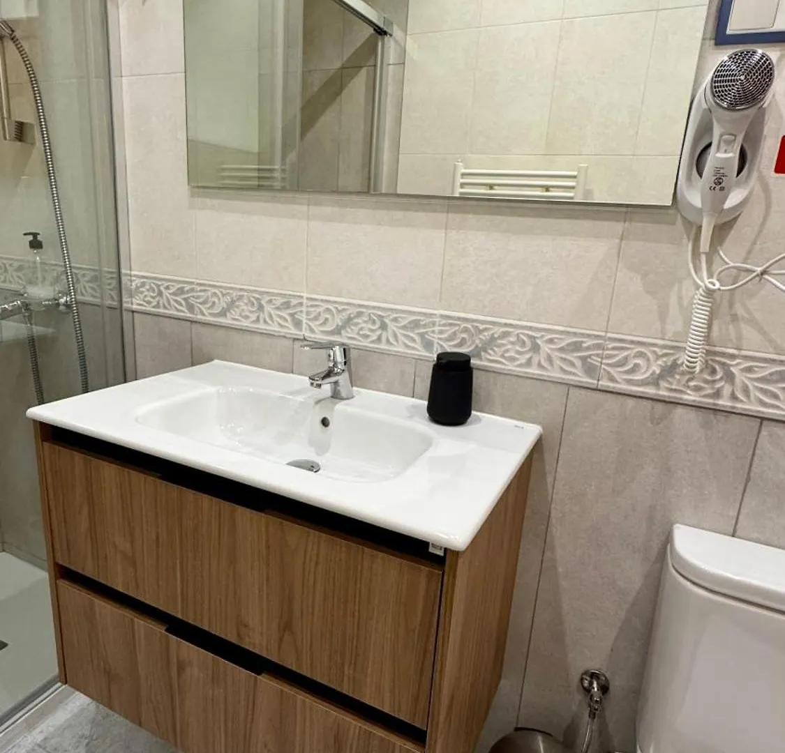 Hostal Madrazo Barcelona 2*,